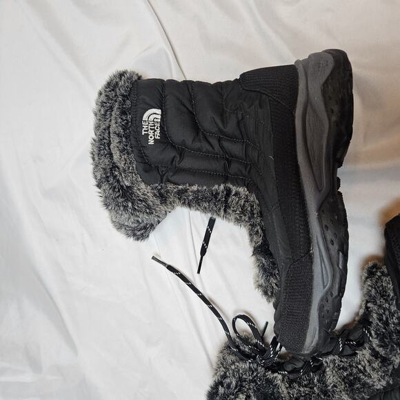 The North Face Women’s Nuptse Faux Fur Puffer Boots Black Size 6 - Picture 3 of 6